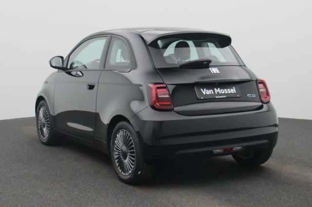 Fiat 500 (2022) thumbnail 2