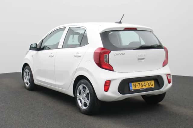 Kia Picanto (2022) thumbnail 2