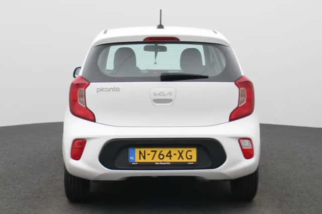 Kia Picanto (2022) thumbnail 5