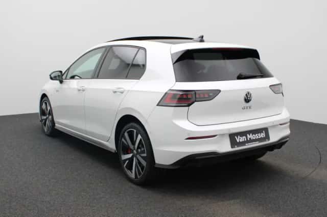 Volkswagen Golf (2024) thumbnail 2