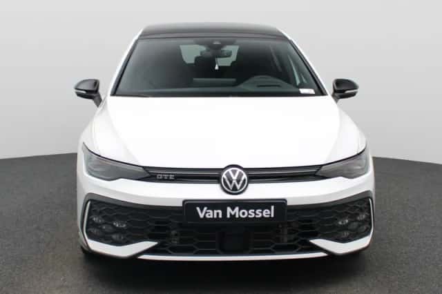 Volkswagen Golf (2024) thumbnail 3
