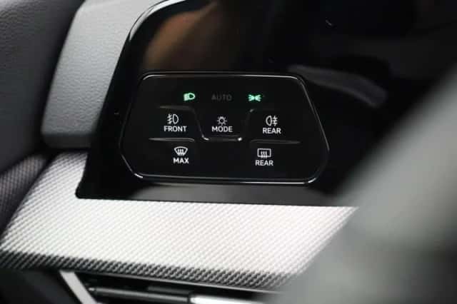 Volkswagen Golf (2024) thumbnail 23