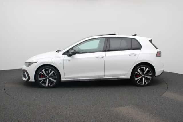 Volkswagen Golf (2024) thumbnail 4