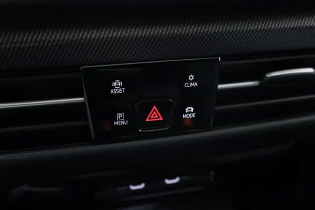 Volkswagen Golf (2024) thumbnail 32