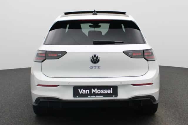 Volkswagen Golf (2024) thumbnail 5