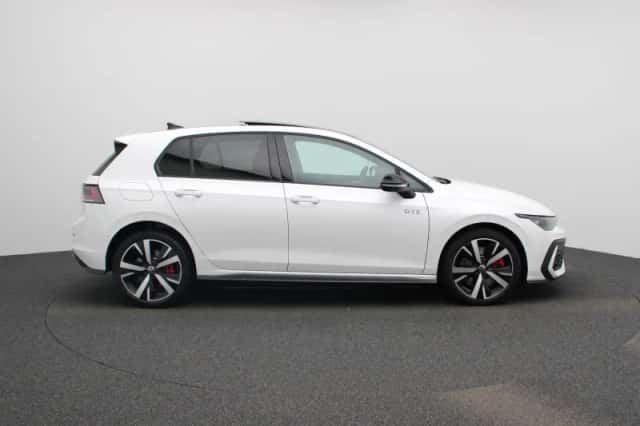 Volkswagen Golf (2024) thumbnail 6