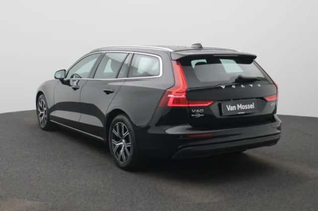 Volvo V60 (2022) thumbnail 2