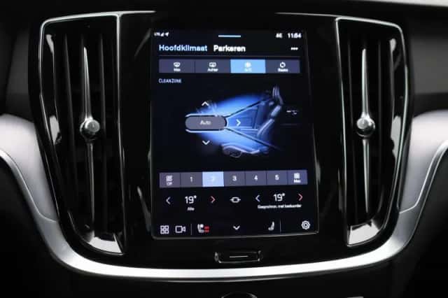 Volvo V60 (2022) thumbnail 18