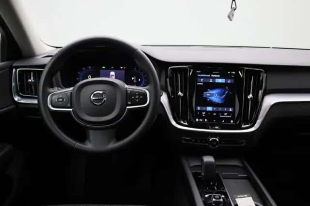 Volvo V60 (2022) thumbnail 7