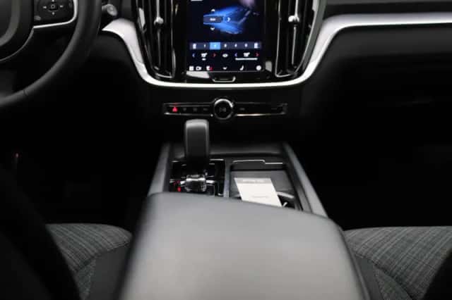 Volvo V60 (2022) thumbnail 10