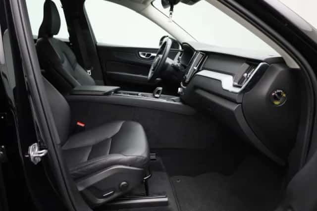 Volvo XC60 (2021) thumbnail 32