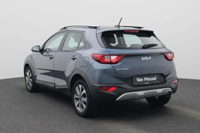 Kia Stonic (2021) thumbnail 2