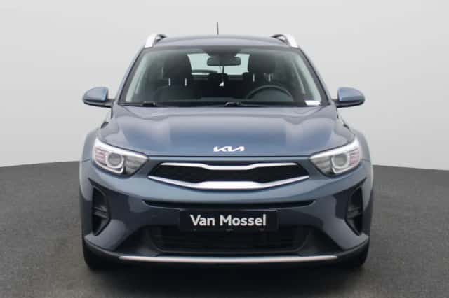 Kia Stonic (2021) thumbnail 3