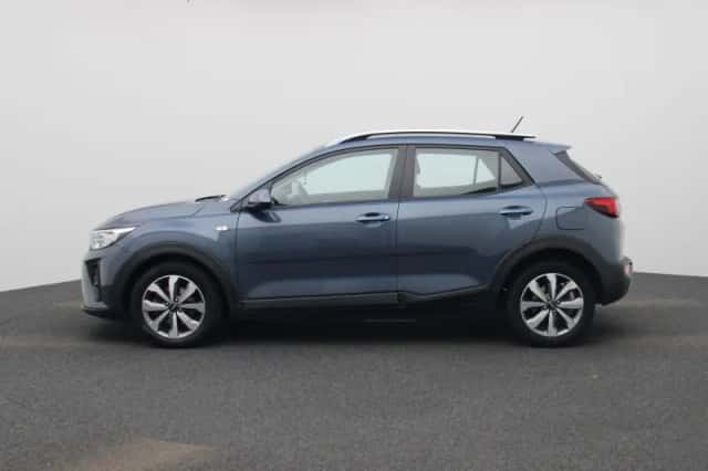 Kia Stonic (2021) thumbnail 4