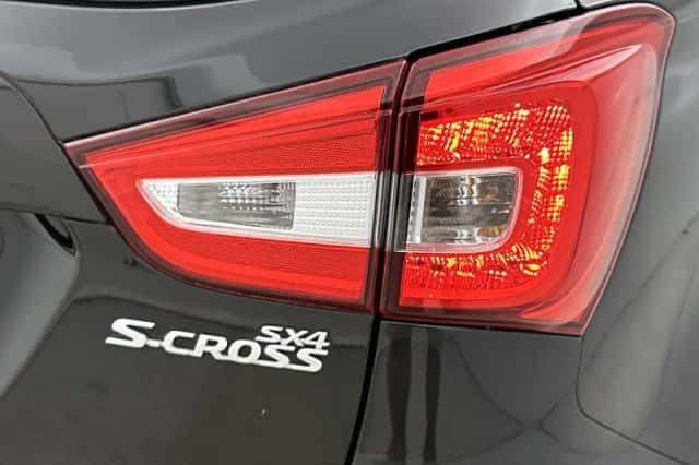 Suzuki S-Cross (2019) thumbnail 12