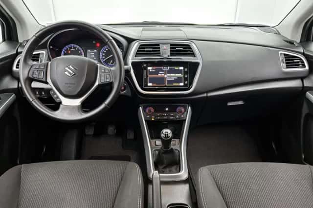 Suzuki S-Cross (2019) thumbnail 16