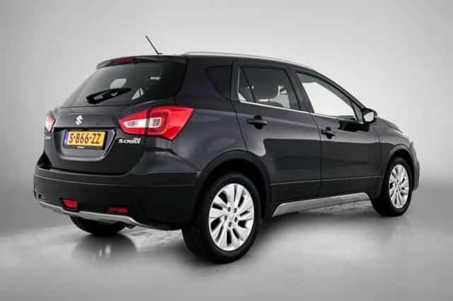 Suzuki S-Cross (2019) thumbnail 4