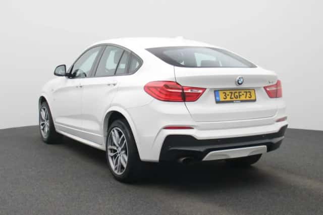 BMW X4 (2015) thumbnail 2