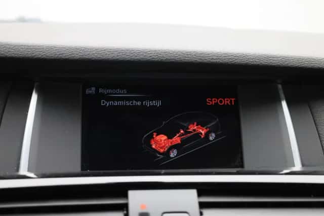 BMW X4 (2015) thumbnail 25