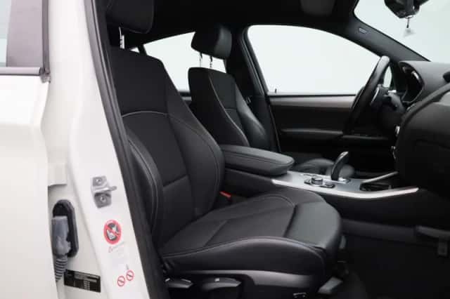 BMW X4 (2015) thumbnail 35