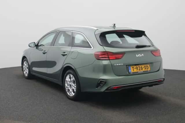 Kia Ceed Sportswagon (2023) thumbnail 2