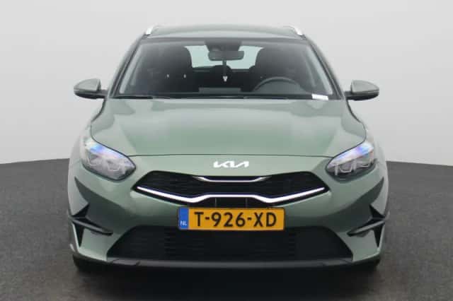 Kia Ceed Sportswagon (2023) thumbnail 3