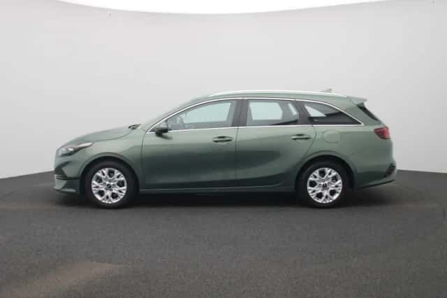 Kia Ceed Sportswagon (2023) thumbnail 4