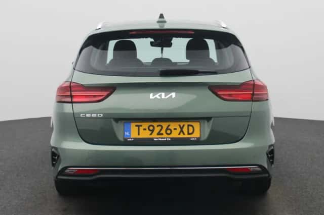 Kia Ceed Sportswagon (2023) thumbnail 5