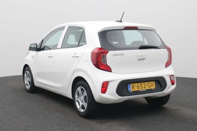 Kia Picanto (2022) thumbnail 2