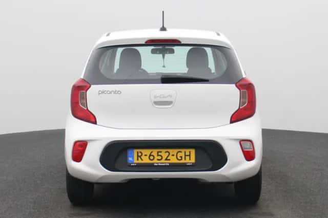 Kia Picanto (2022) thumbnail 5