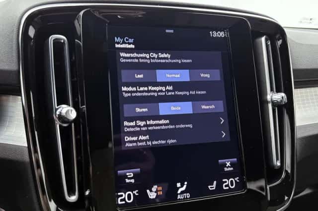 Volvo XC40 (2022) thumbnail 13