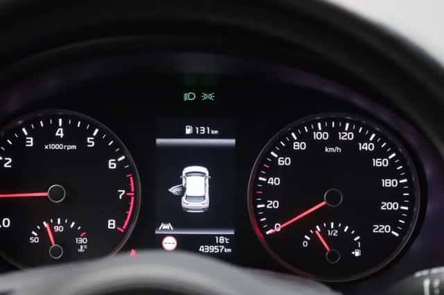 Kia Stonic (2021) thumbnail 8