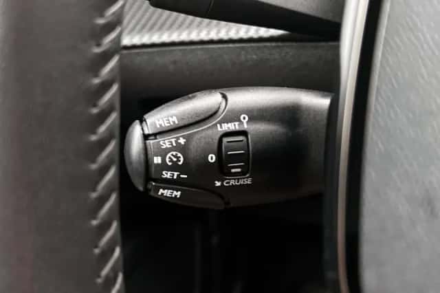 Peugeot 2008 (2021) thumbnail 6