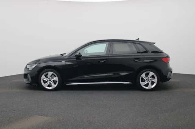 Audi A3 (2021) thumbnail 4
