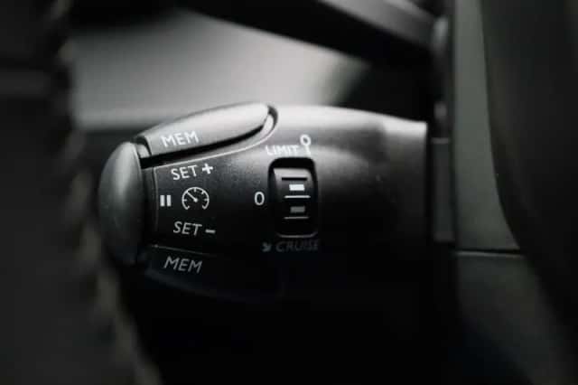Peugeot e-208 (2023) thumbnail 23