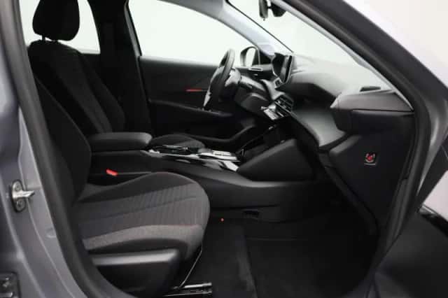 Peugeot e-208 (2023) thumbnail 36