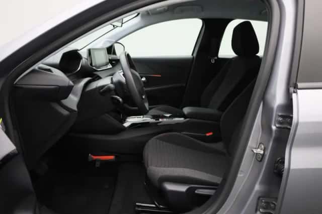 Peugeot e-208 (2023) thumbnail 9