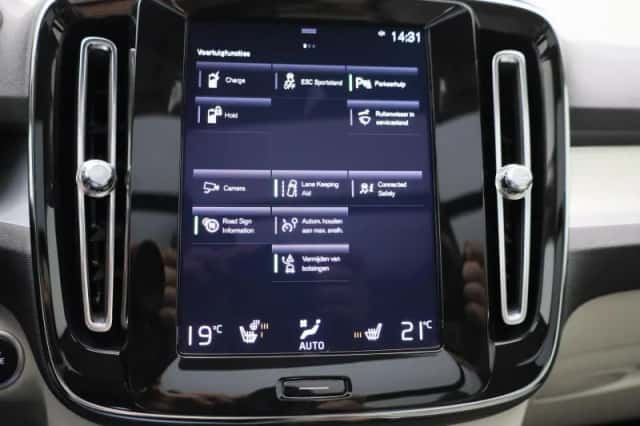 Volvo XC40 (2021) thumbnail 18