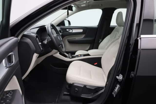 Volvo XC40 (2021) thumbnail 9