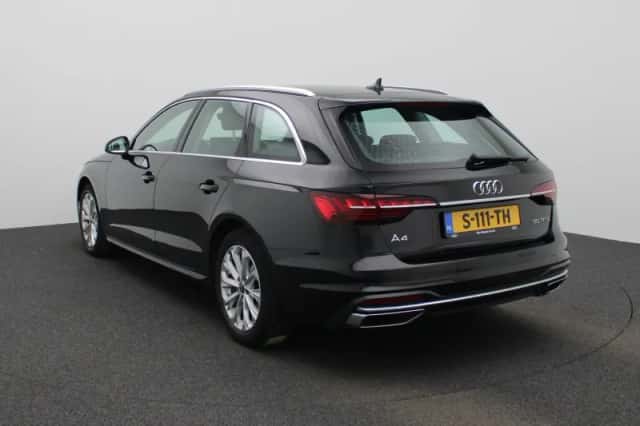 Audi A4 (2023) thumbnail 2