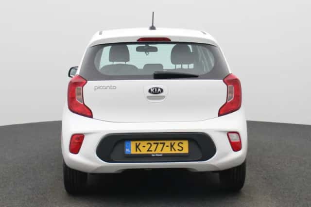 Kia Picanto (2021) thumbnail 5