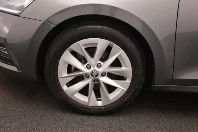 Škoda Octavia (2022) thumbnail 12