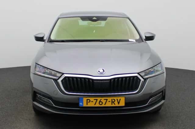 Škoda Octavia (2022) thumbnail 3