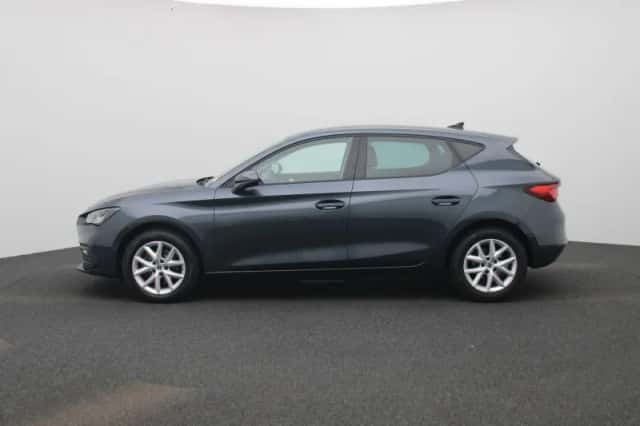SEAT Leon (2023) thumbnail 4