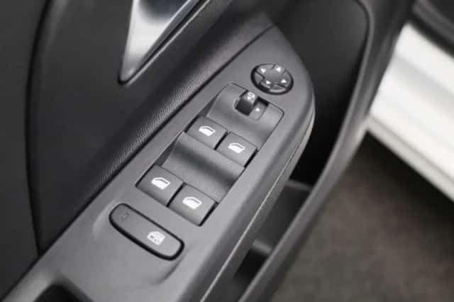 Opel Corsa-e (2023) thumbnail 31