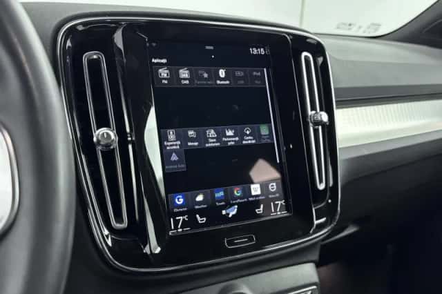 Volvo XC40 (2023) thumbnail 11