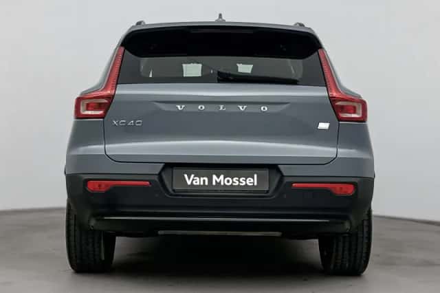 Volvo XC40 (2023) thumbnail 3