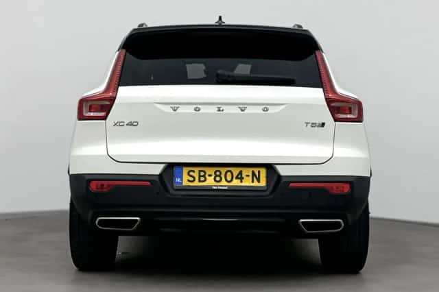 Volvo XC40 (2018) thumbnail 3