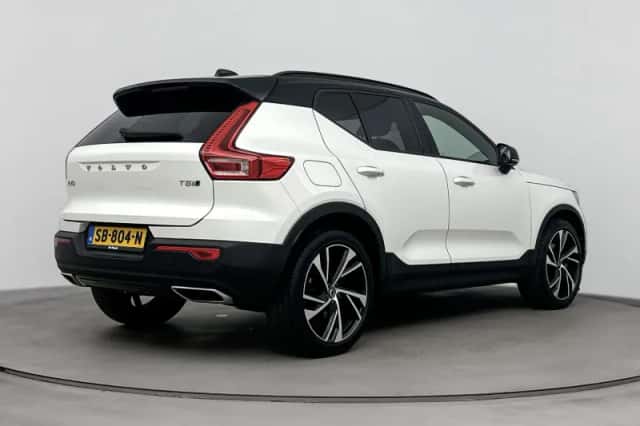 Volvo XC40 (2018) thumbnail 4