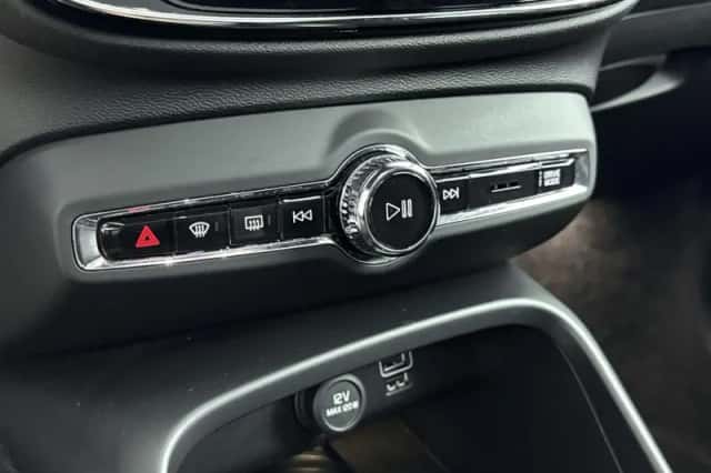 Volvo XC40 (2018) thumbnail 10